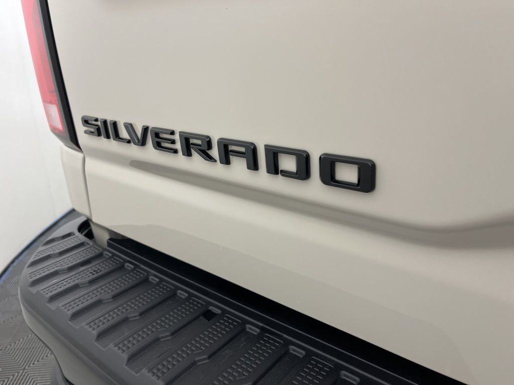 New 2026 Chevrolet Silverado 2500 ZR2 w/ LPO, Dark Essentials Package image 23