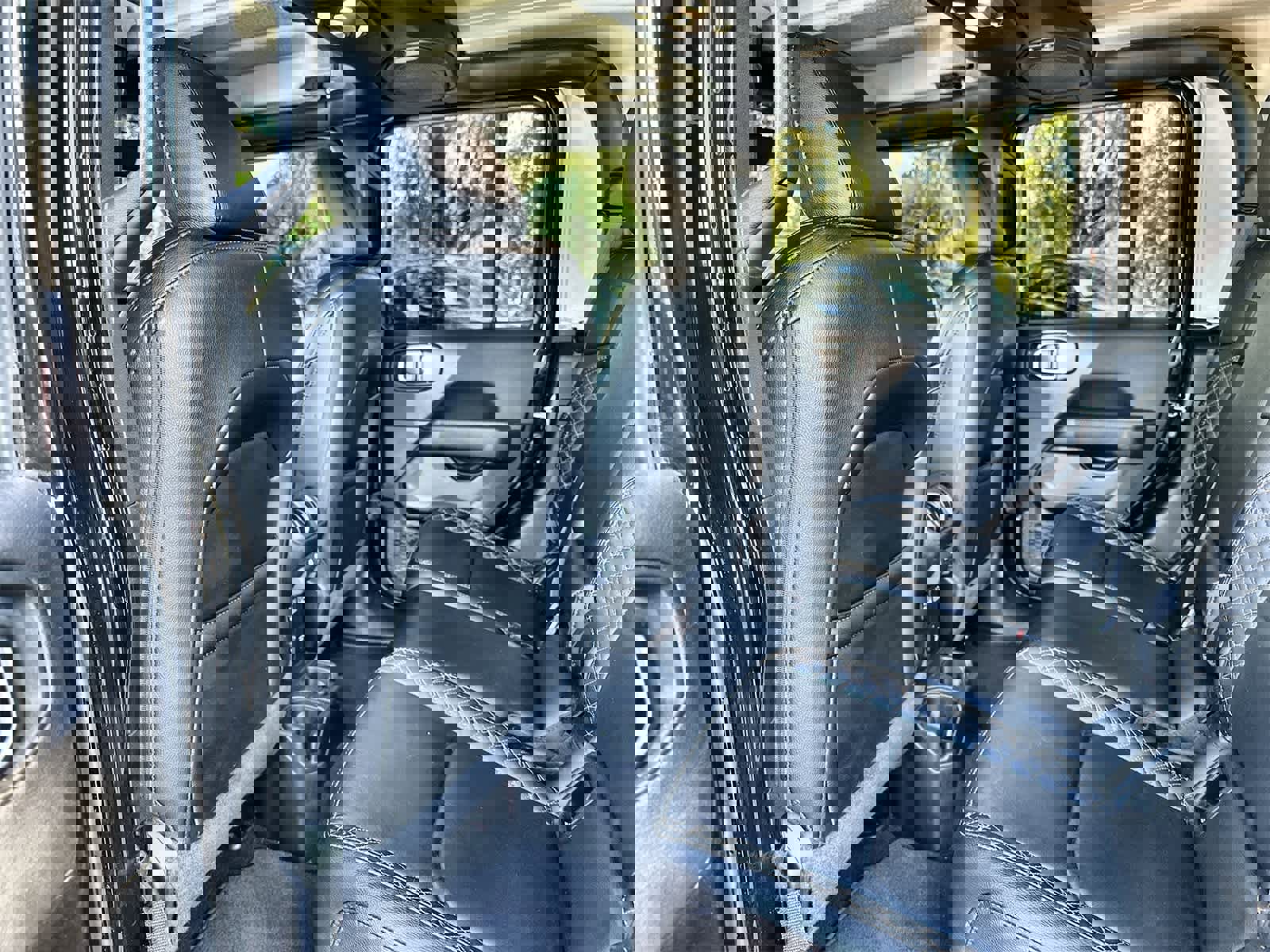 Used 2023 Jeep Gladiator Overland image 11