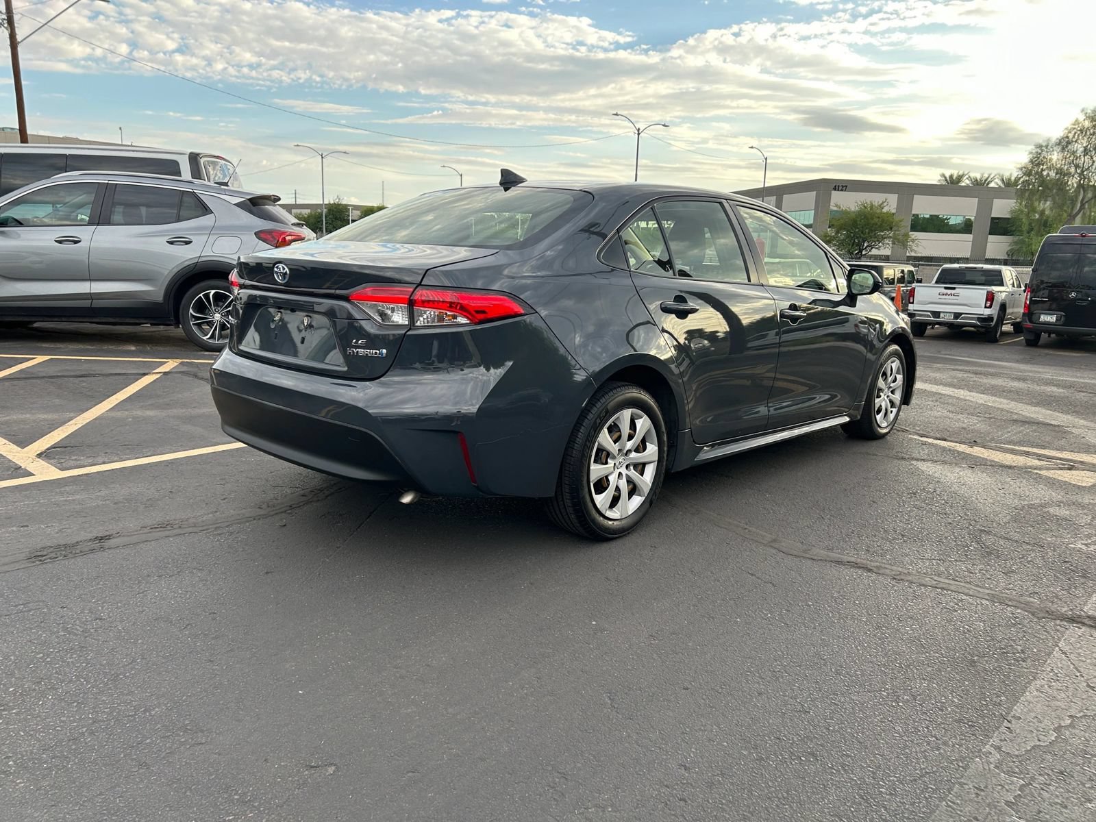Used 2023 Toyota Corolla LE FWD image 5