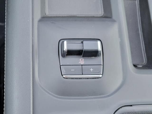 Used 2024 GMC Sierra 3500 Denali w/ Technology Package AWD/4WD image 37