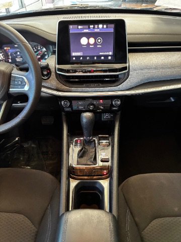 Used 2025 Jeep Compass Sport image 28