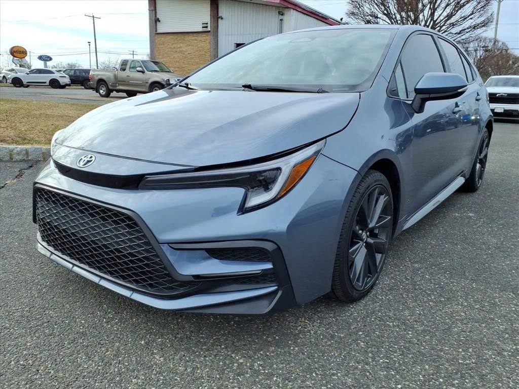 Used 2024 Toyota Corolla SE FWD image 3