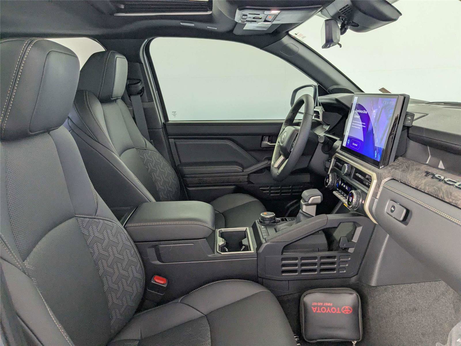 Used 2025 Toyota Tacoma Limited AWD/4WD image 31