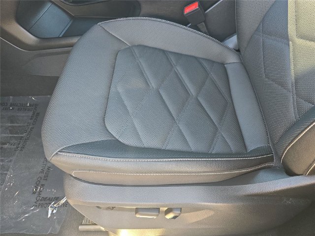 Used 2025 Volkswagen Atlas SE AWD/4WD image 18