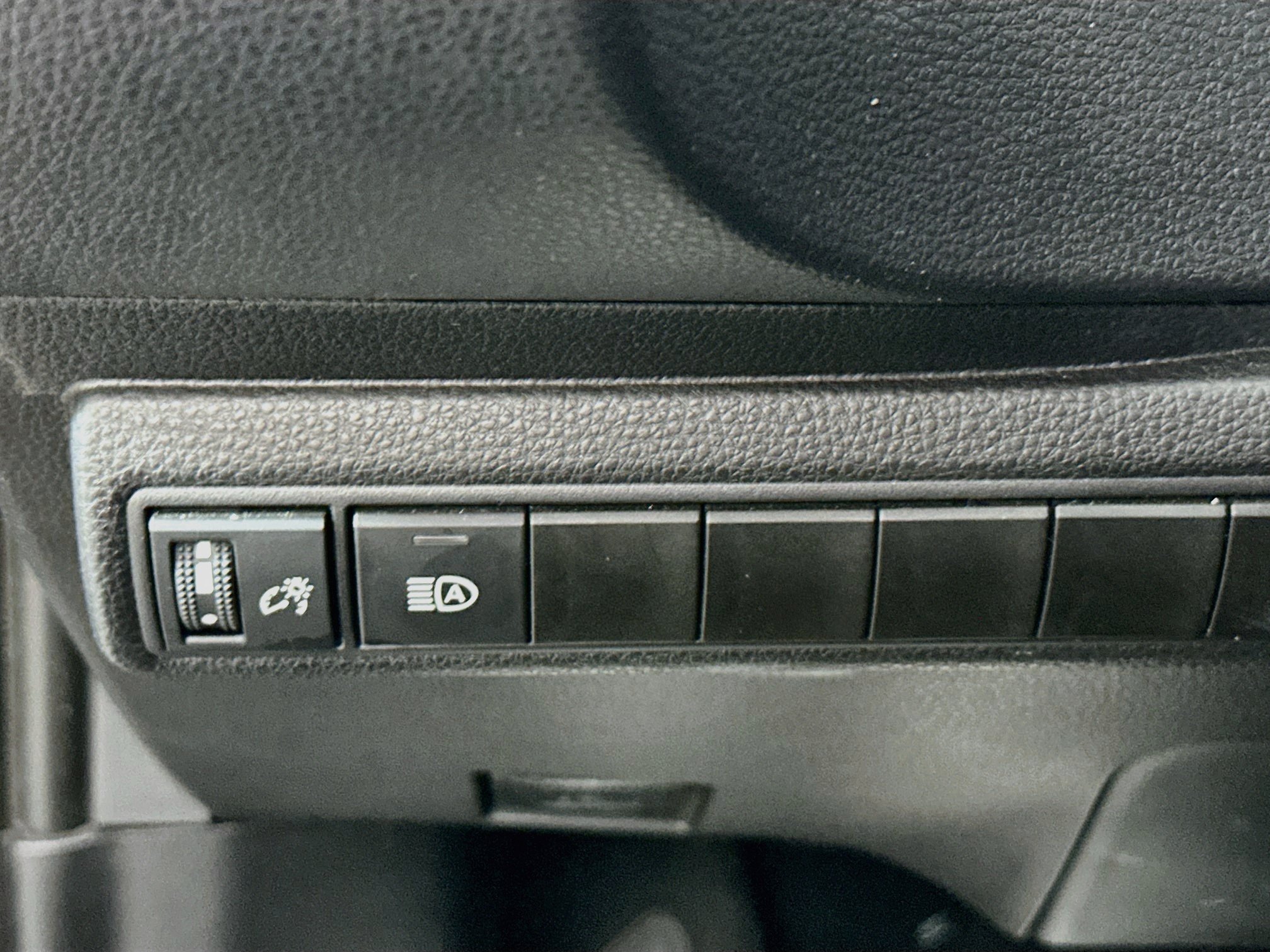 Used 2025 Toyota Corolla SE FWD image 16