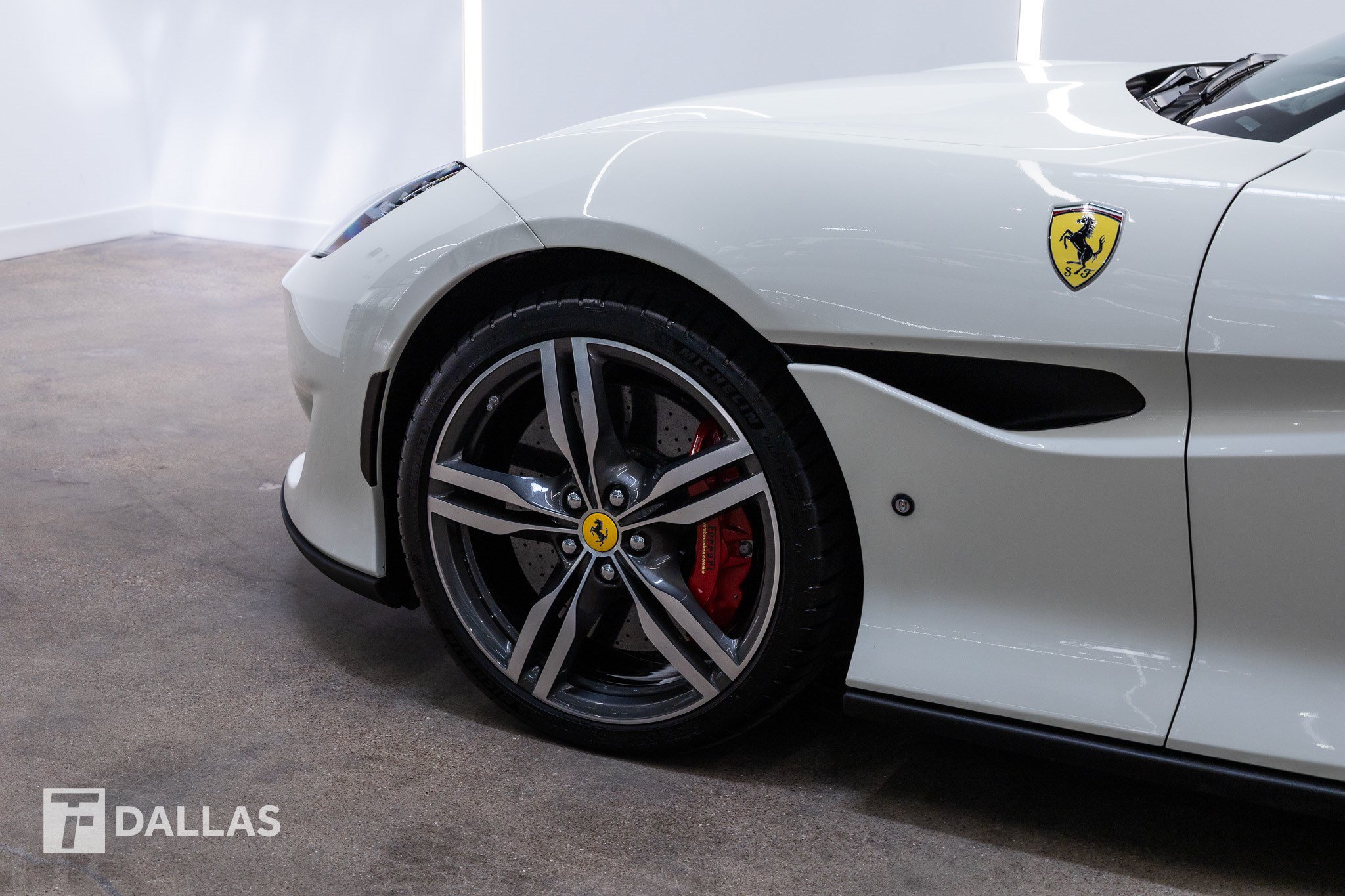 Used 2020 Ferrari Portofino RWD image 2