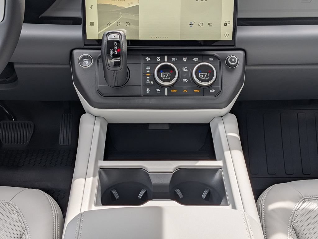 New 2026 Land Rover Defender 110 X-Dynamic SE AWD/4WD image 19
