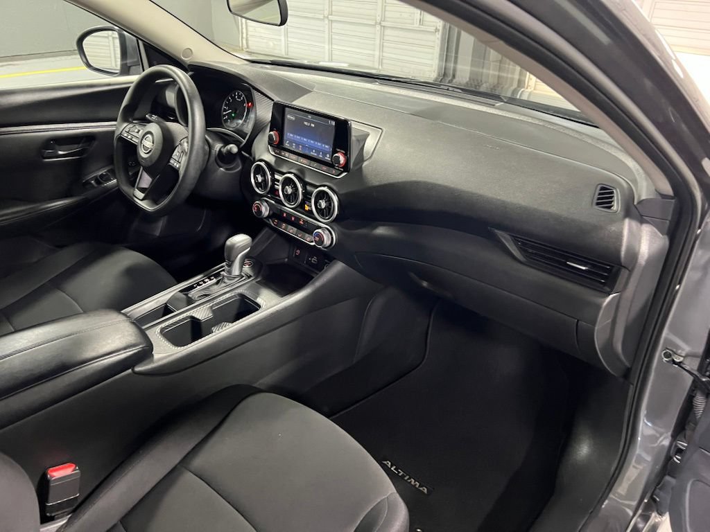 Used 2025 Nissan Sentra S FWD image 33