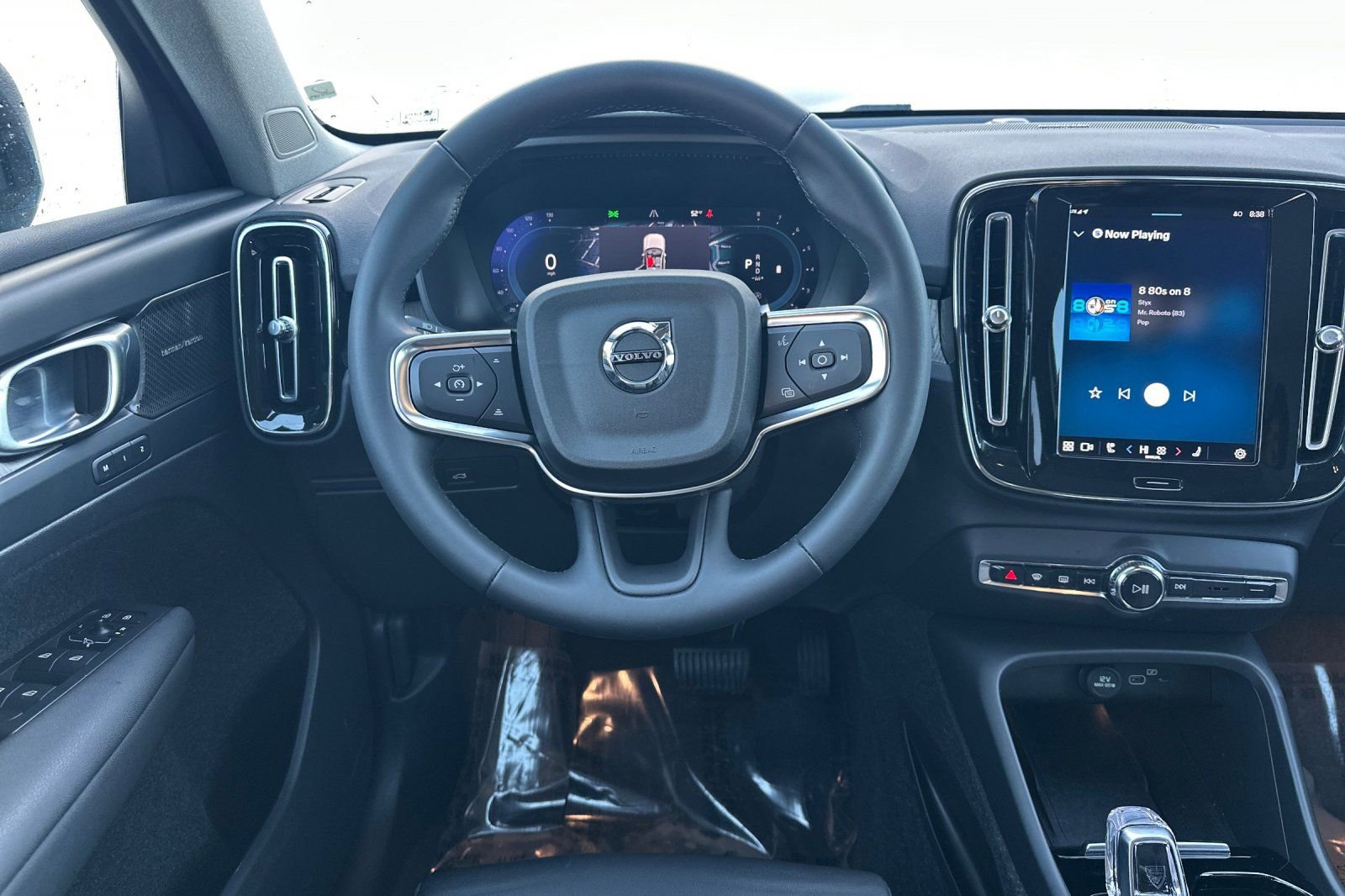 Certified 2023 Volvo XC40 B5 Plus w/ Driver Assist Package image 17