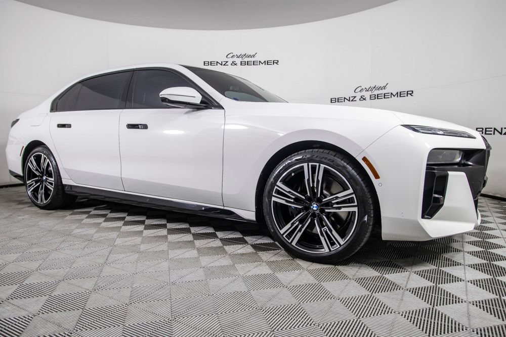 Used 2023 BMW 760i xDrive w/ Executive Package AWD/4WD image 2