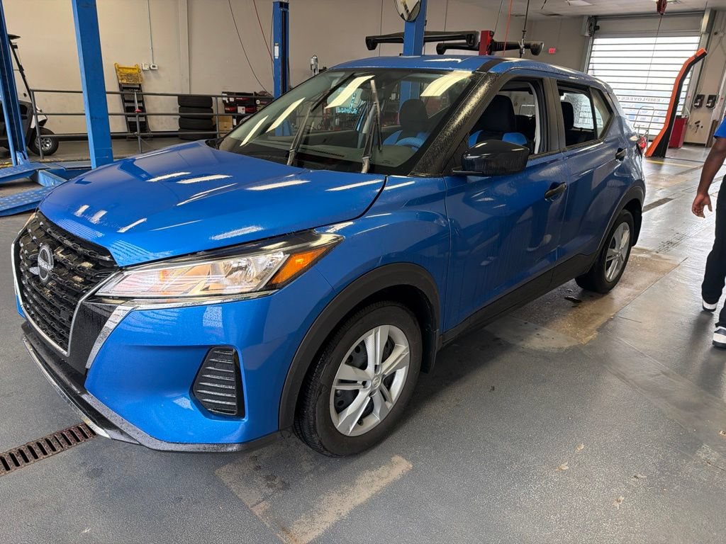 Used 2025 Nissan Kicks Play S FWD image 4