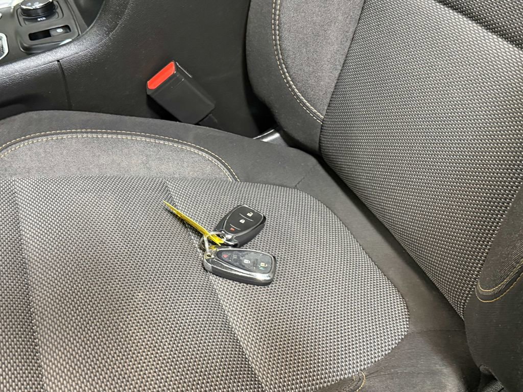 Used 2020 Chevrolet Traverse LS image 20