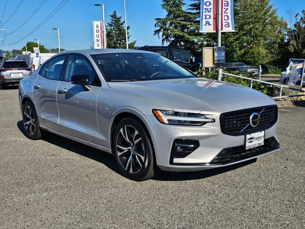 Used 2025 Volvo S60 B5 Core AWD/4WD image 3