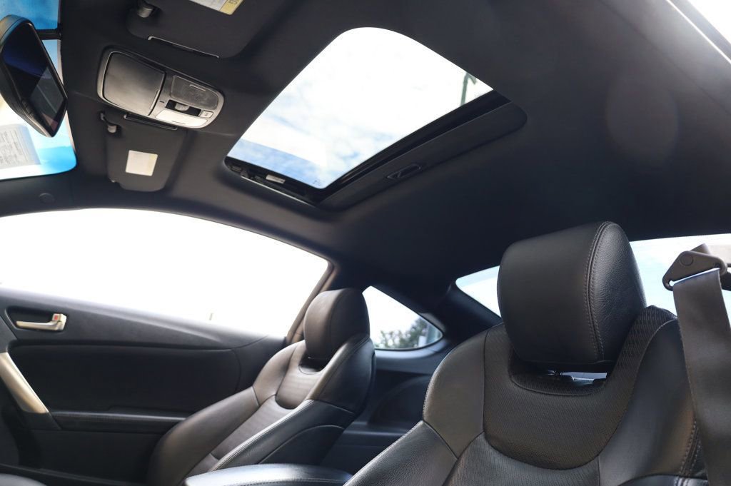 Used 2016 Hyundai Genesis Coupe 3.8 image 18