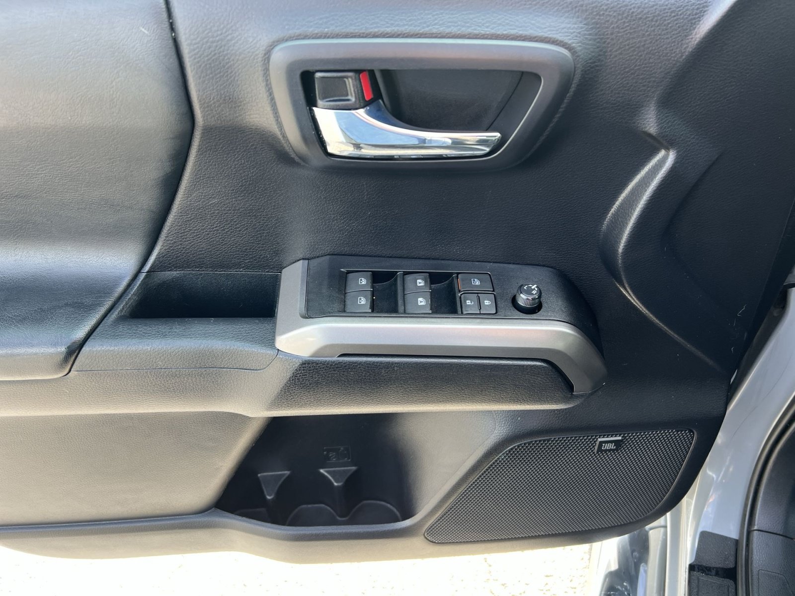 Used 2021 Toyota Tacoma Limited AWD/4WD image 15