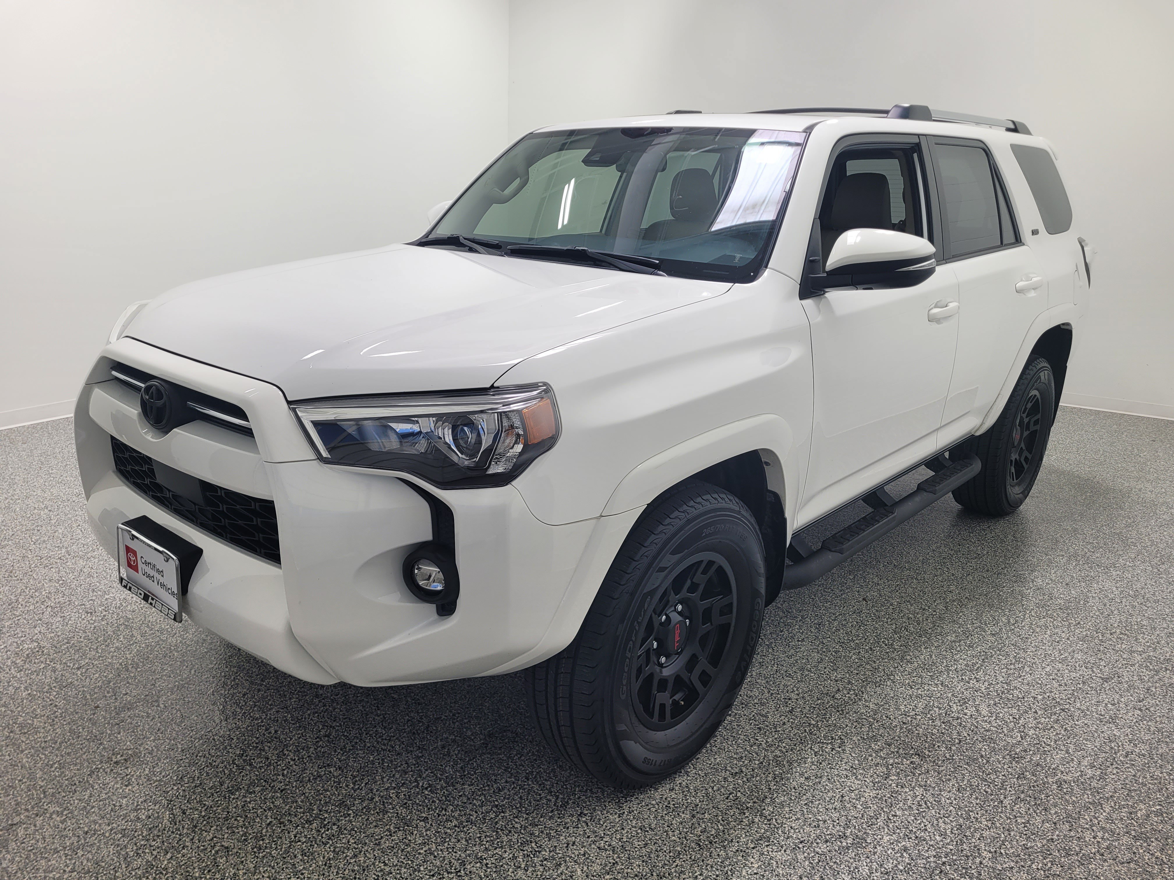 Certified 2022 Toyota 4Runner SR5 Premium w/ Moonroof Package AWD/4WD image 2