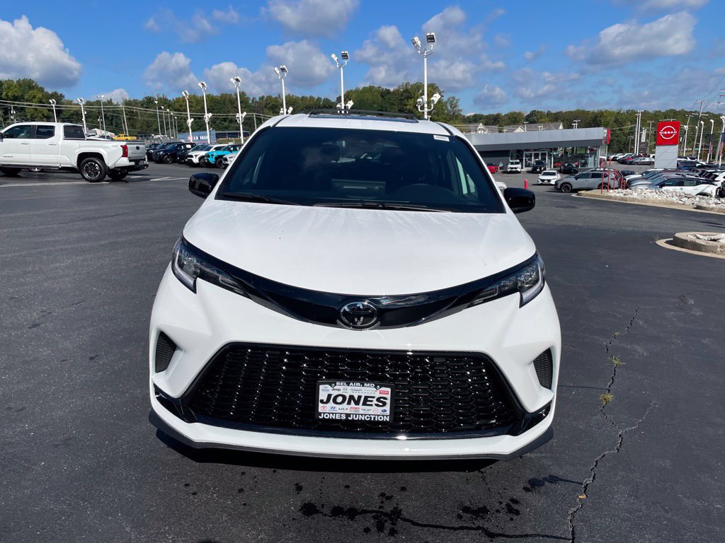 New 2026 Toyota Sienna XSE AWD/4WD image 3