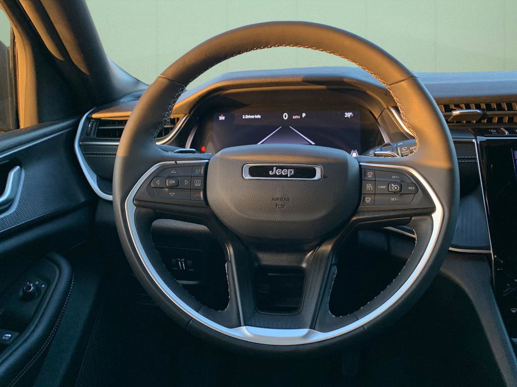 Used 2024 Jeep Grand Cherokee Altitude image 24