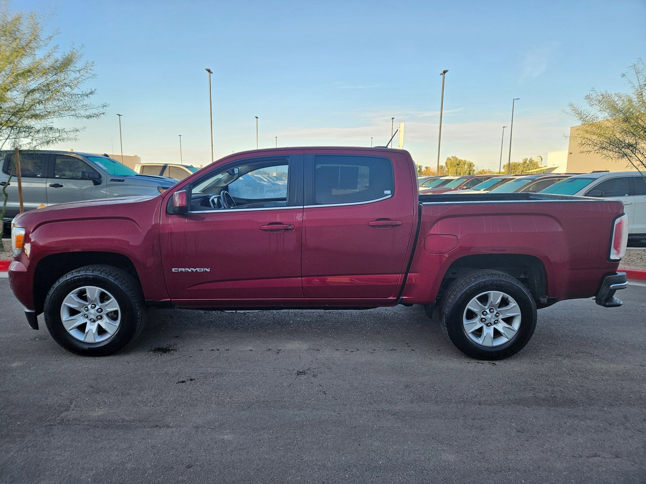 Used 2017 GMC Canyon SLE w/ SLE Convenience Package image 2