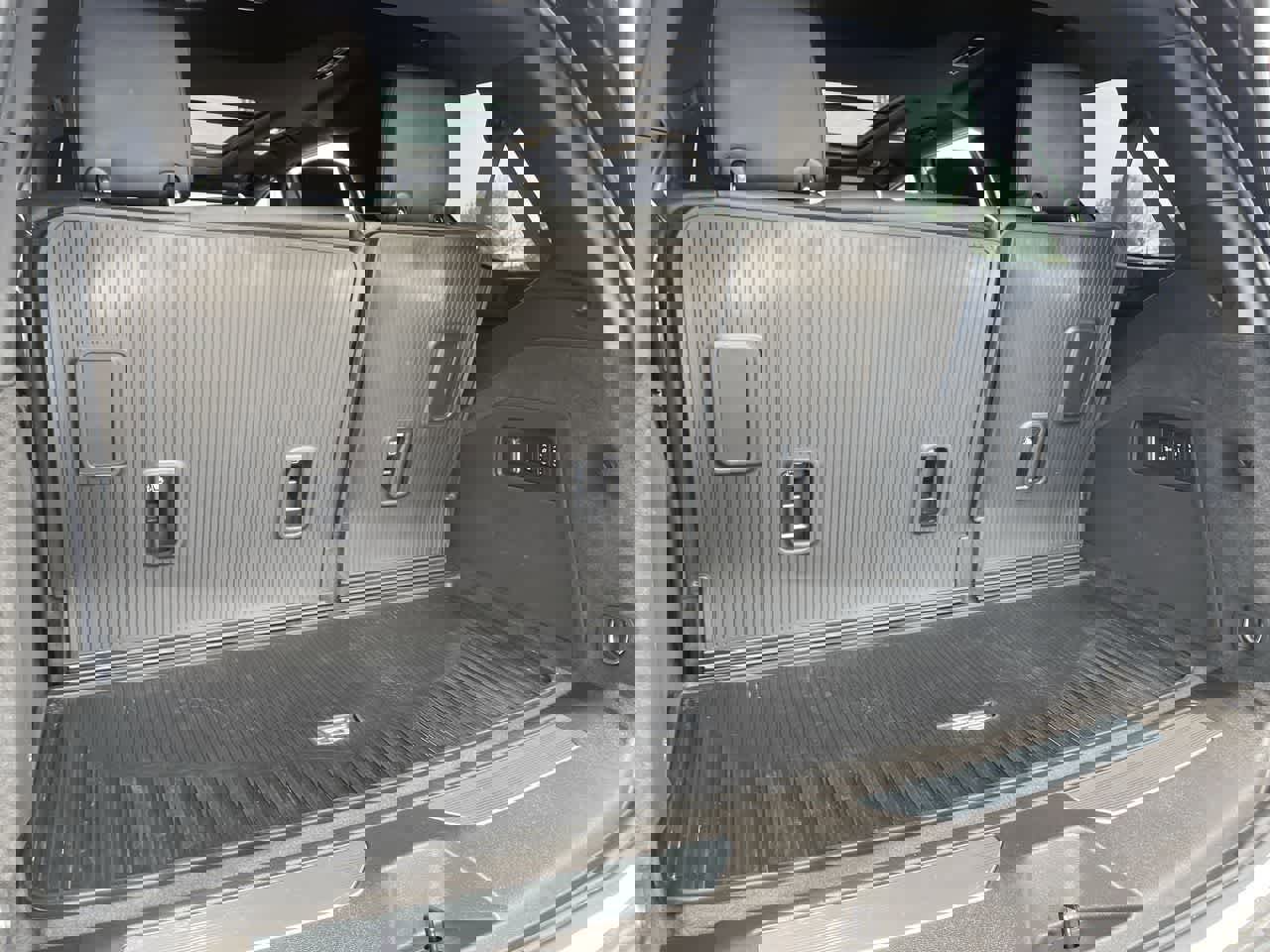 Used 2022 Cadillac Escalade Sport w/ Touring Package image 17