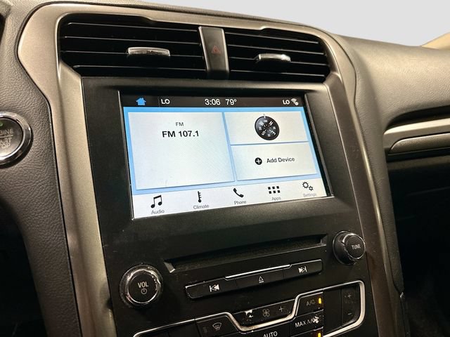 Used 2018 Ford Fusion SE w/ Fusion SE Technology Package FWD image 15