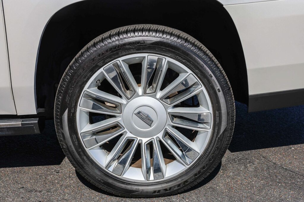Used 2017 Cadillac Escalade ESV Platinum RWD image 34