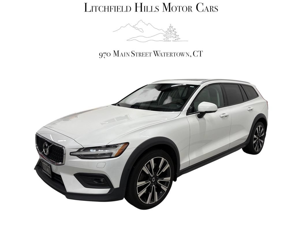 Used 2022 Volvo V60 T5 Cross Country w/ Climate Package AWD/4WD image 1
