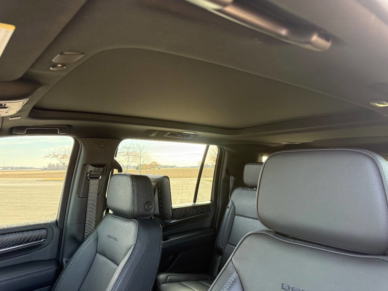 Used 2023 GMC Yukon XL Denali w/ Denali Reserve Package image 10