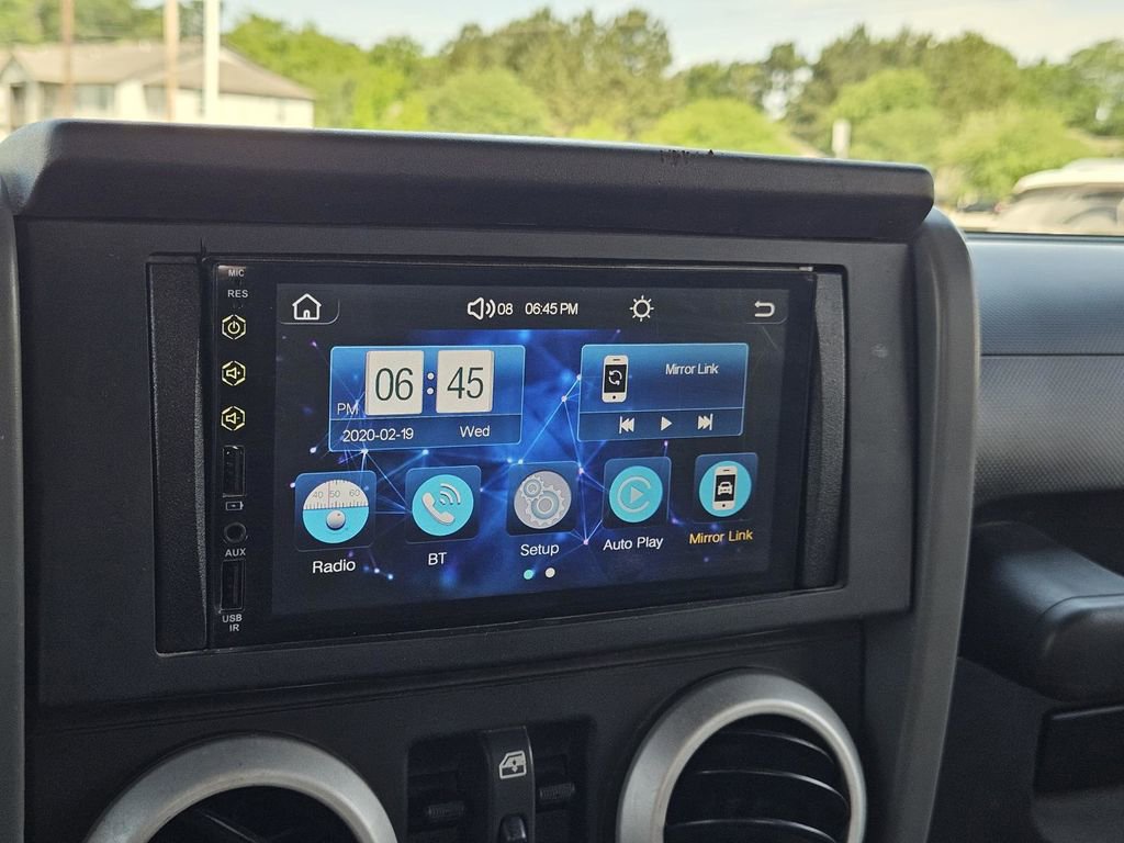 Used 2010 Jeep Wrangler Unlimited Sahara w/ Dual Top Group AWD/4WD image 20