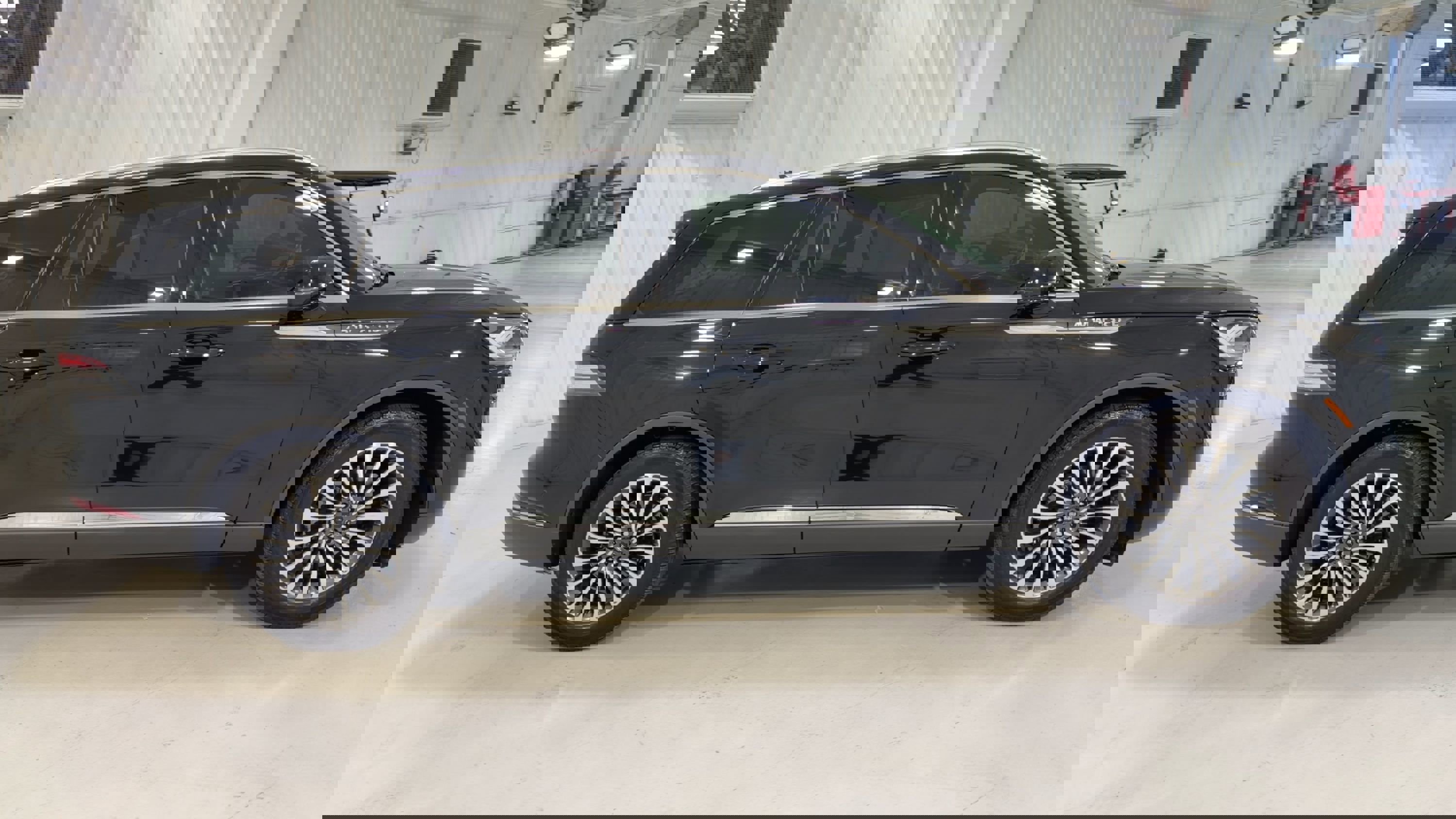 Used 2023 Lincoln Aviator Reserve w/ Elements Package Plus image 2