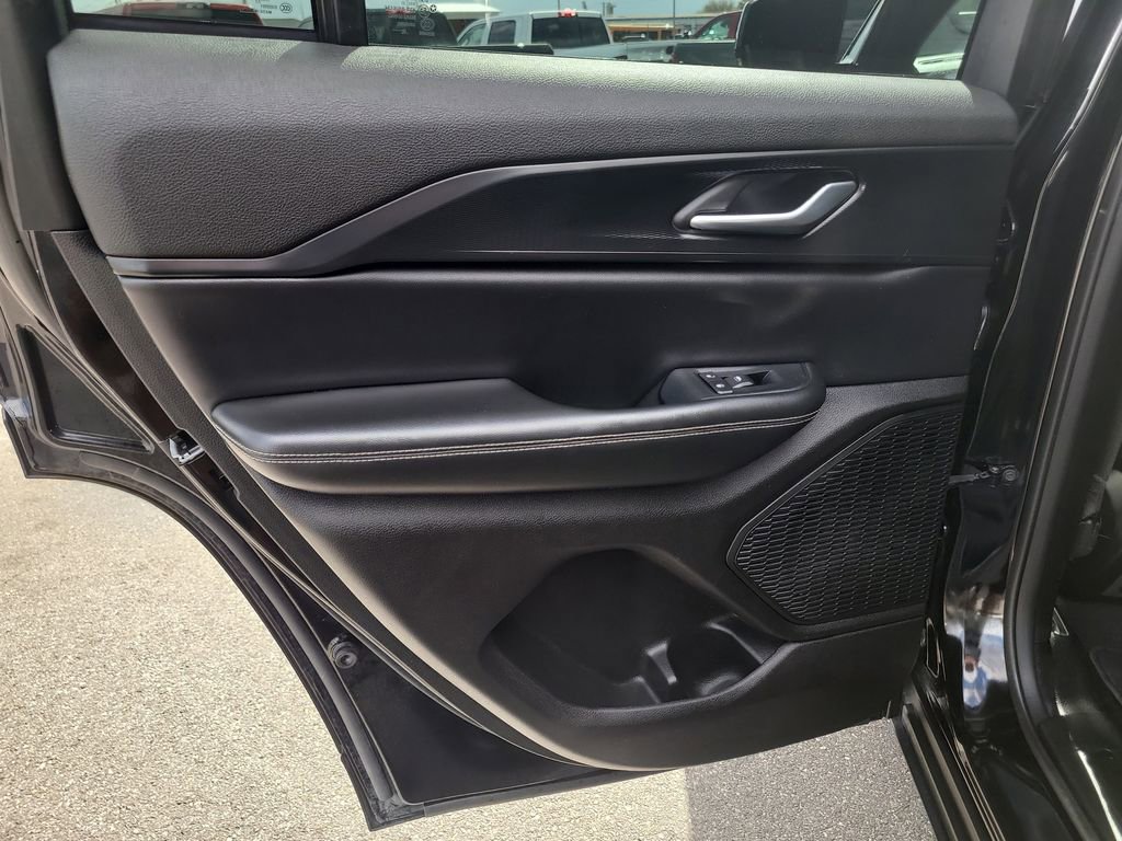 Used 2023 Jeep Grand Cherokee Altitude image 9