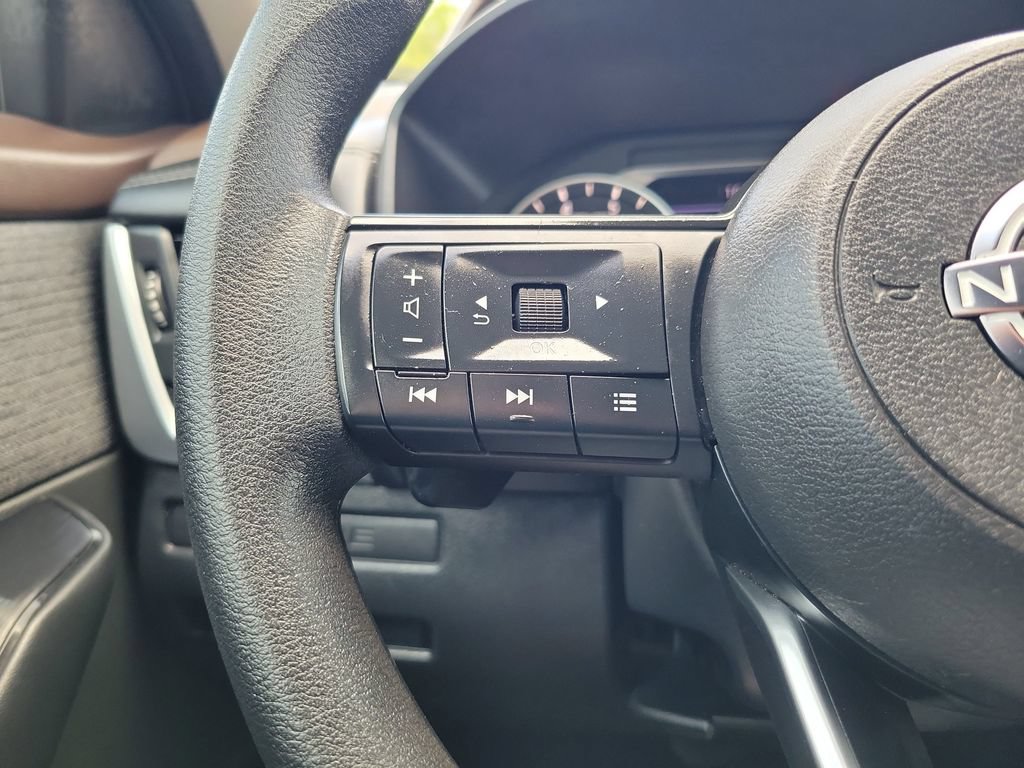 Used 2023 Nissan Rogue S FWD image 19