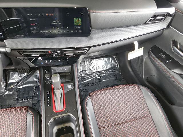 Certified 2025 Nissan Kicks SR image 21
