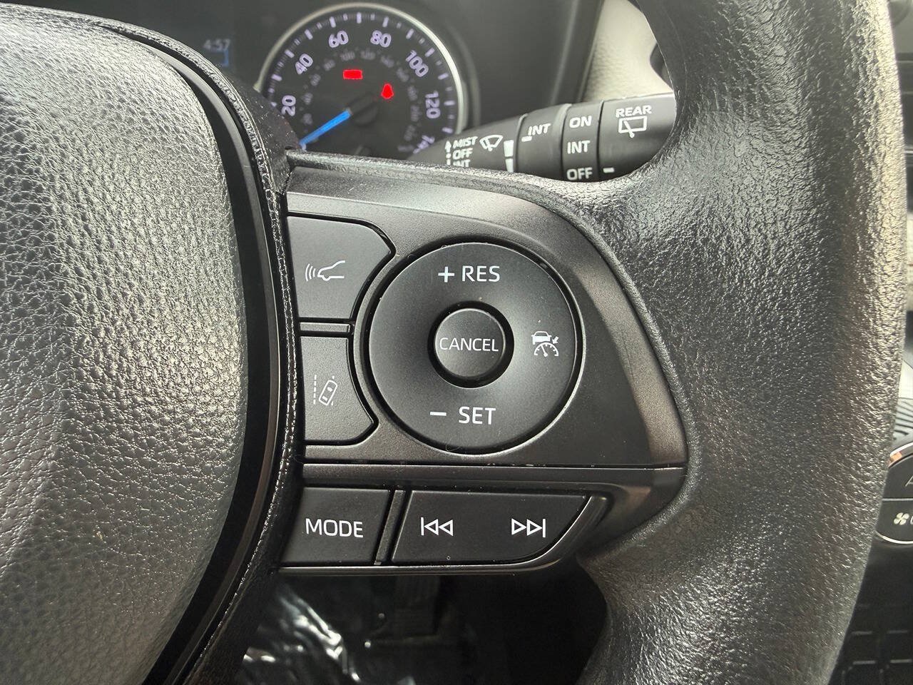 Used 2021 Toyota RAV4 XLE AWD/4WD image 33