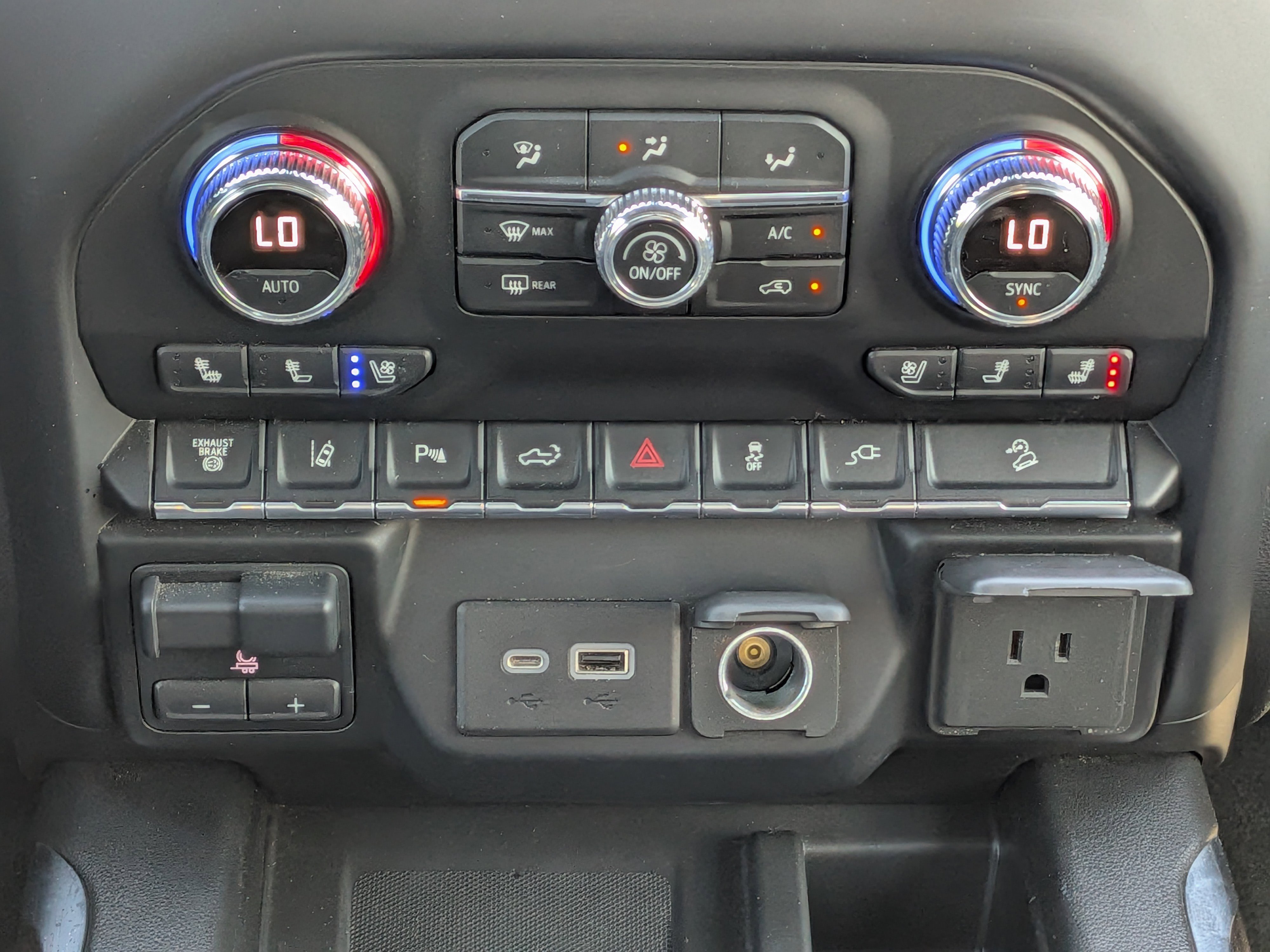 Certified 2020 GMC Sierra 2500 Denali w/ Denali Ultimate Package AWD/4WD image 20