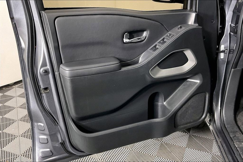 Used 2023 Nissan Frontier SV image 23