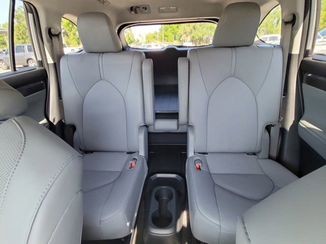 Used 2024 Toyota Highlander Limited image 5