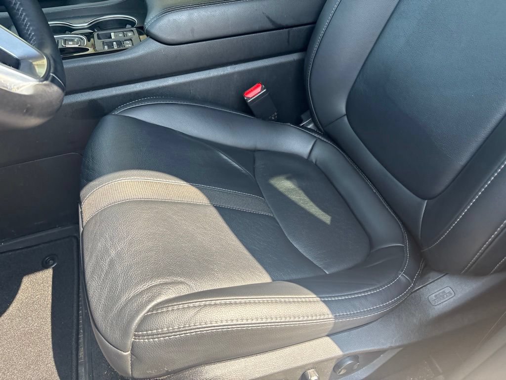 Certified 2023 Honda Pilot Touring image 13