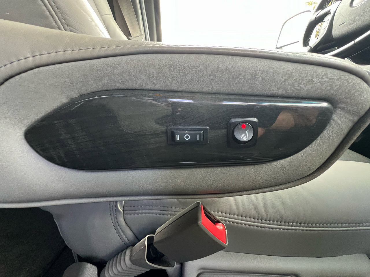 Used 2018 Chevrolet Express 2500 w/ Enhanced Convenience Package image 26