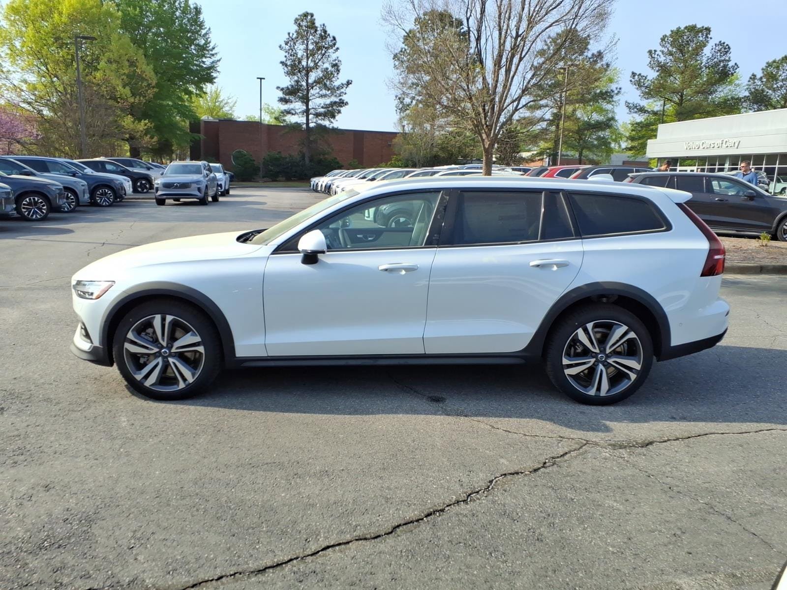 New 2026 Volvo V60 B5 Cross Country Plus w/ Protection Package Premier AWD/4WD image 8