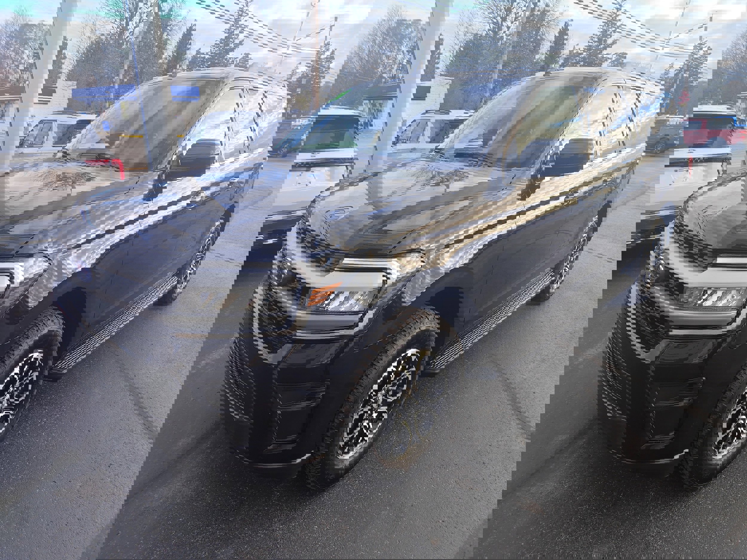 Used 2024 Ford Expedition Max XLT image 2