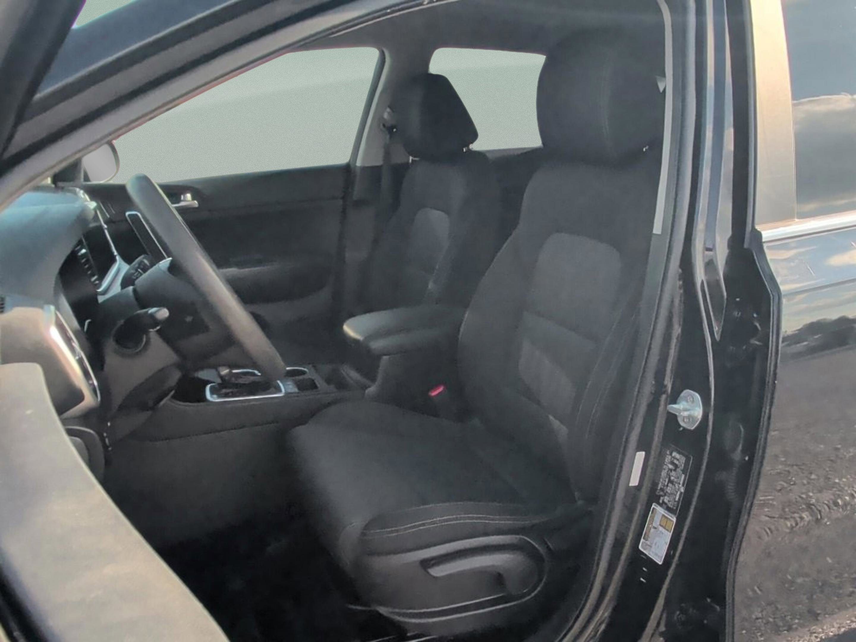 Used 2022 Kia Sportage LX image 21