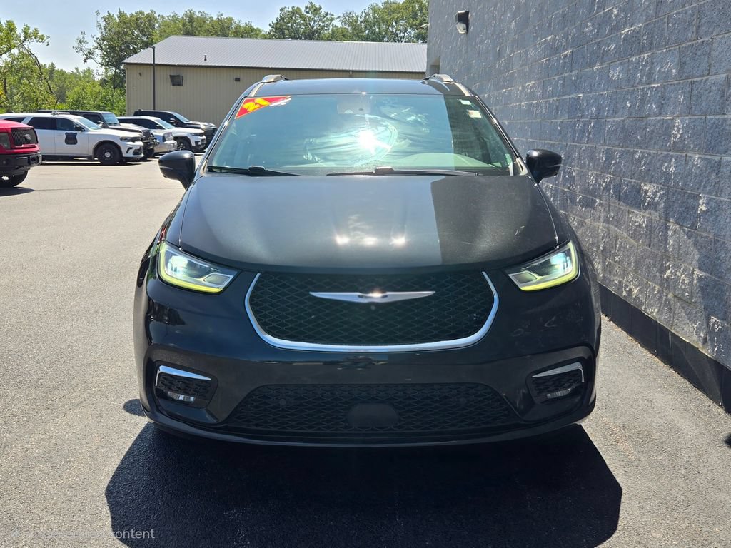 Used 2021 Chrysler Pacifica Touring-L w/ Uconnect Theater Family Group AWD/4WD image 8
