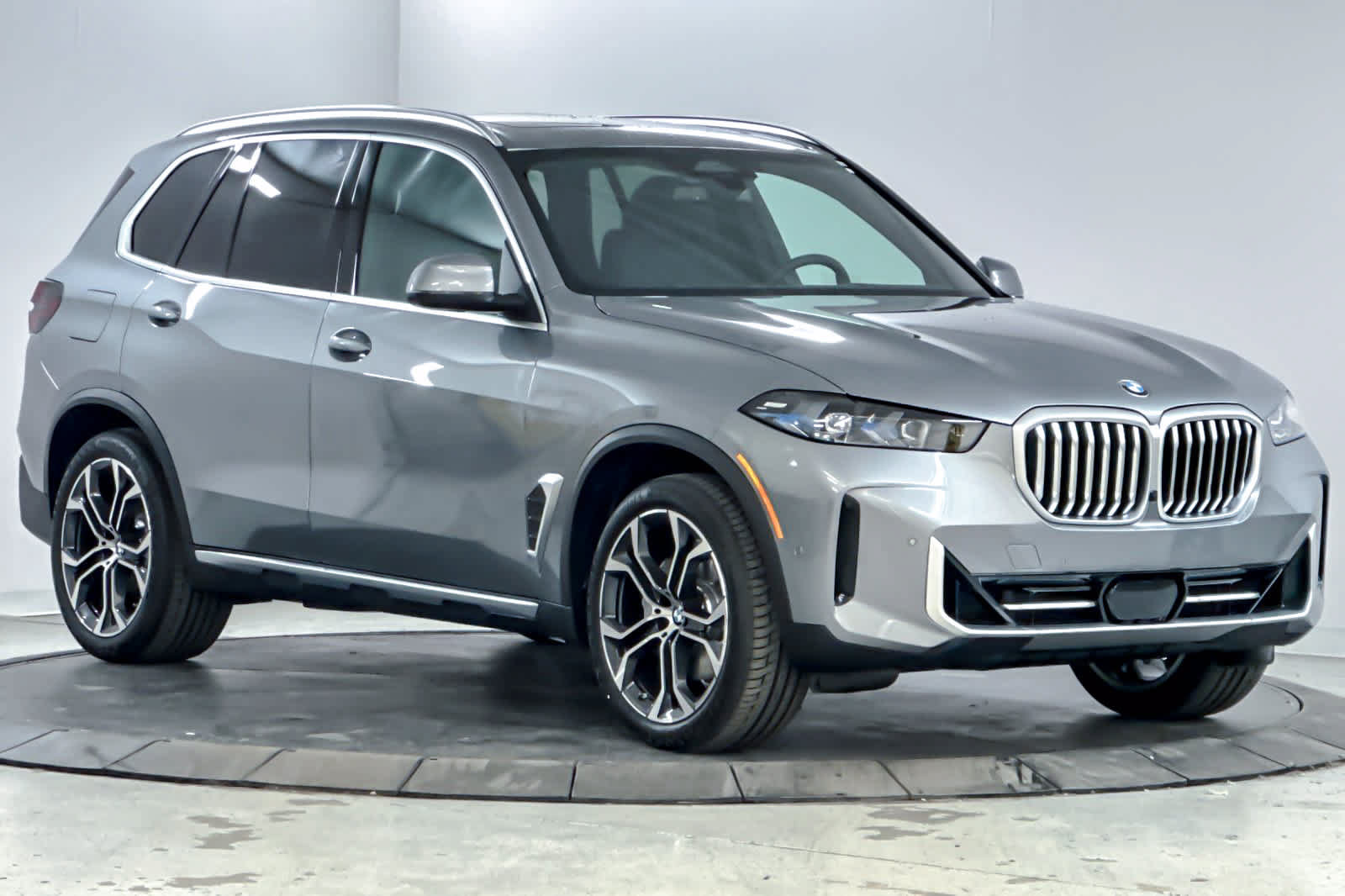 Used 2026 BMW X5 xDrive40i w/ Premium Package AWD/4WD image 9