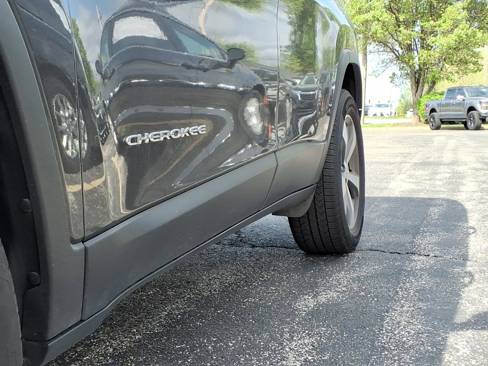 Used 2022 Jeep Cherokee Limited AWD/4WD image 36