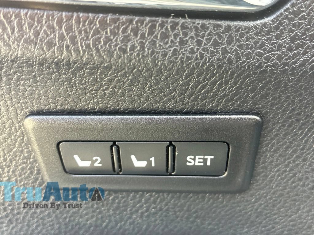 Used 2015 Toyota RAV4 Limited w/ Technology Package FWD image 22