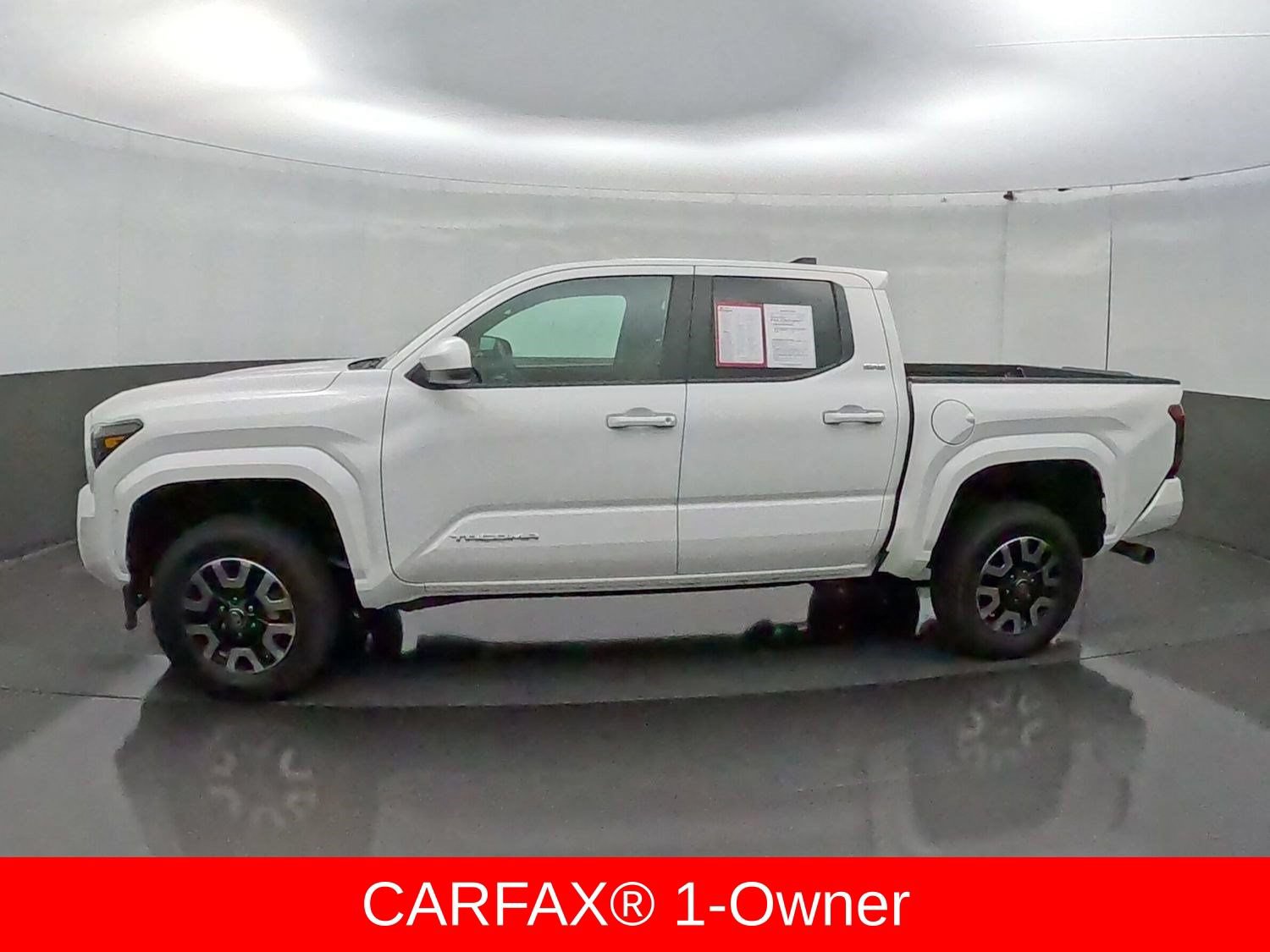 Certified 2025 Toyota Tacoma SR5 AWD/4WD image 5