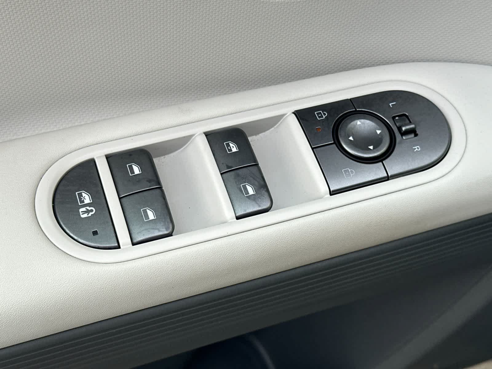 Certified 2025 Hyundai Ioniq 5 SE RWD image 14