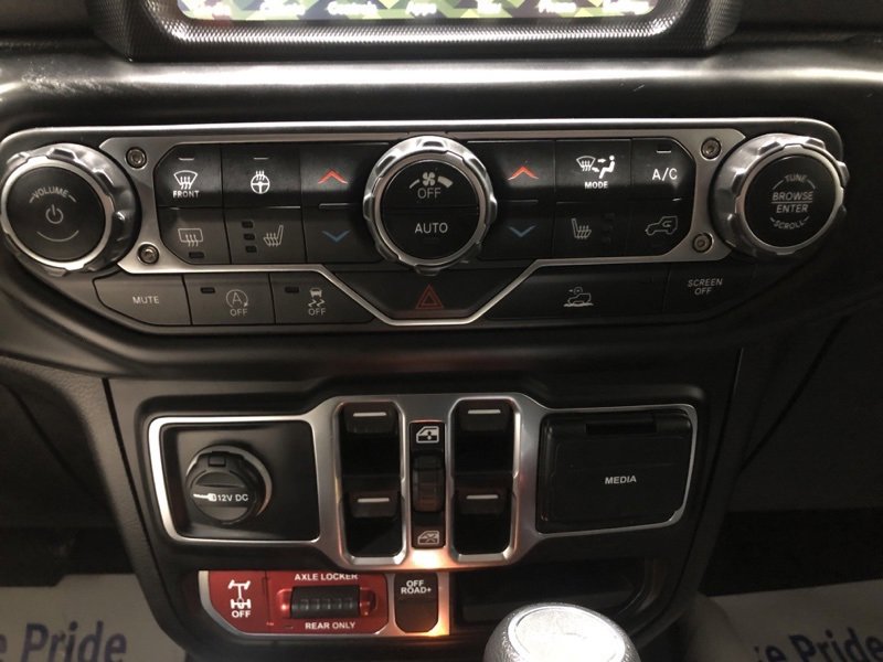 Used 2023 Jeep Gladiator Mojave w/ Cold Weather Group image 25