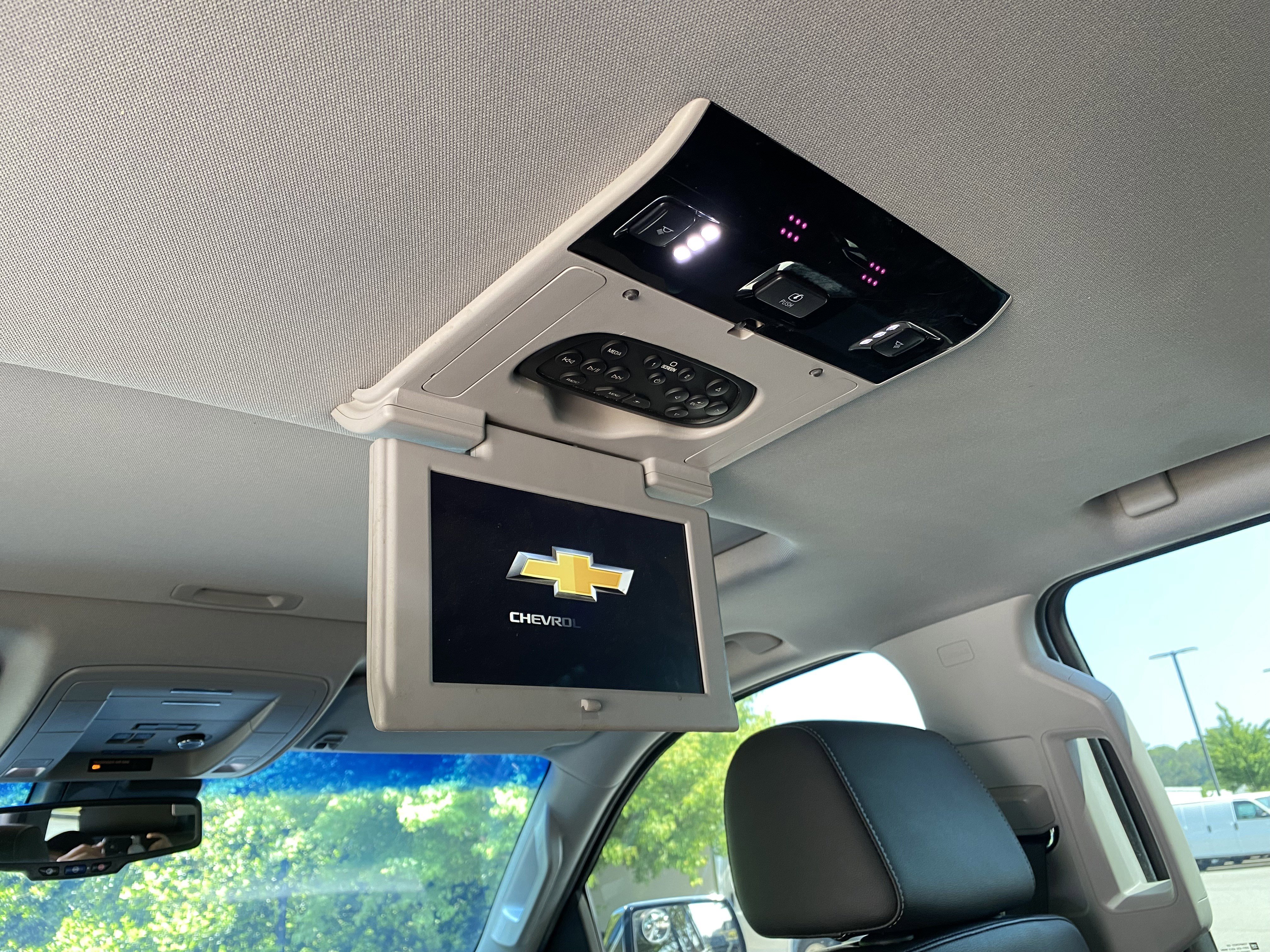 Used 2018 Chevrolet Tahoe Premier AWD/4WD image 36